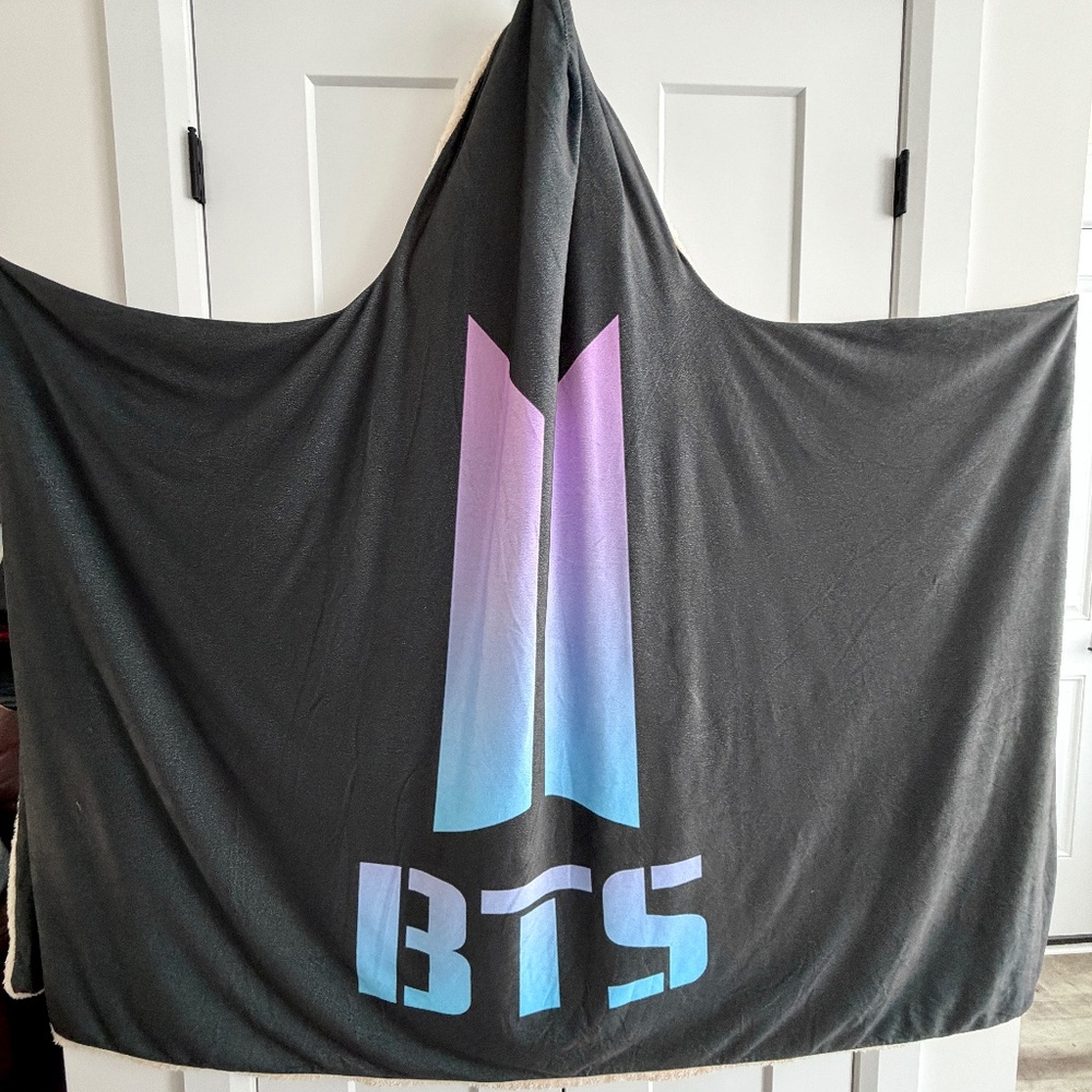 BTS,‎ Hooded Blanket, K-PoP Band, BTS, Blanket, Lightweight, Good Condition